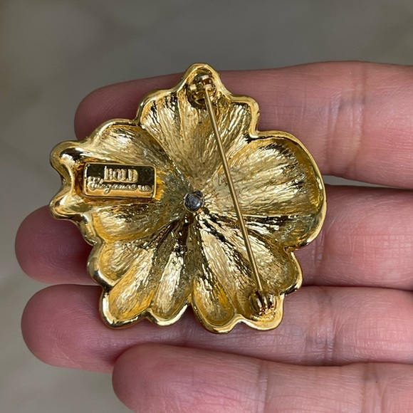 Signed large Bold Elegance crystal gold tone flower brooch - Picture 5 of 8